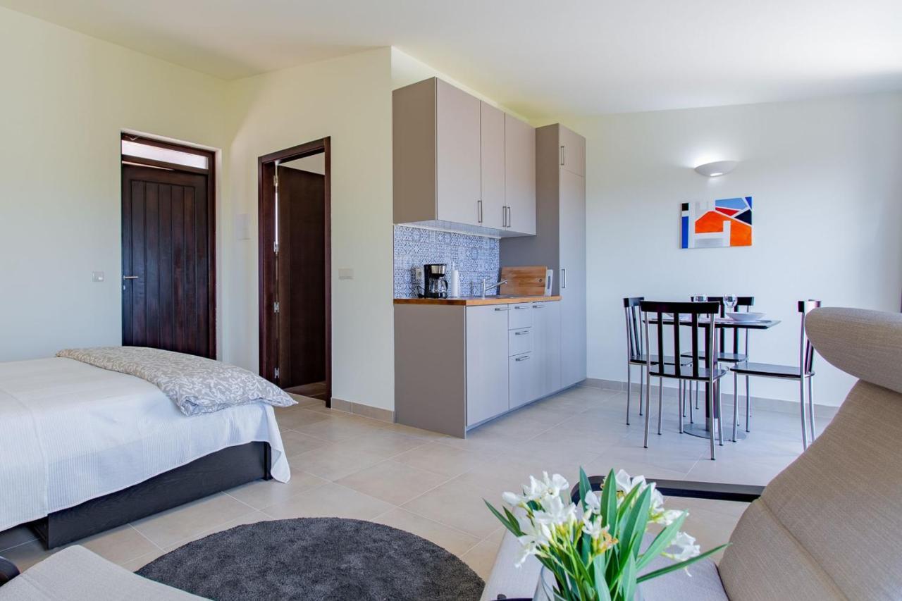 Corte Velada Guest House By Lovelystay Lagos Exterior foto